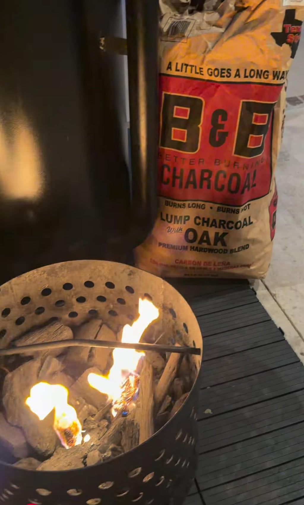 20 lb Oak Lump Charcoal BBQ Bundle with Firestart Cubes, Beef Rub & Grill Matches V985