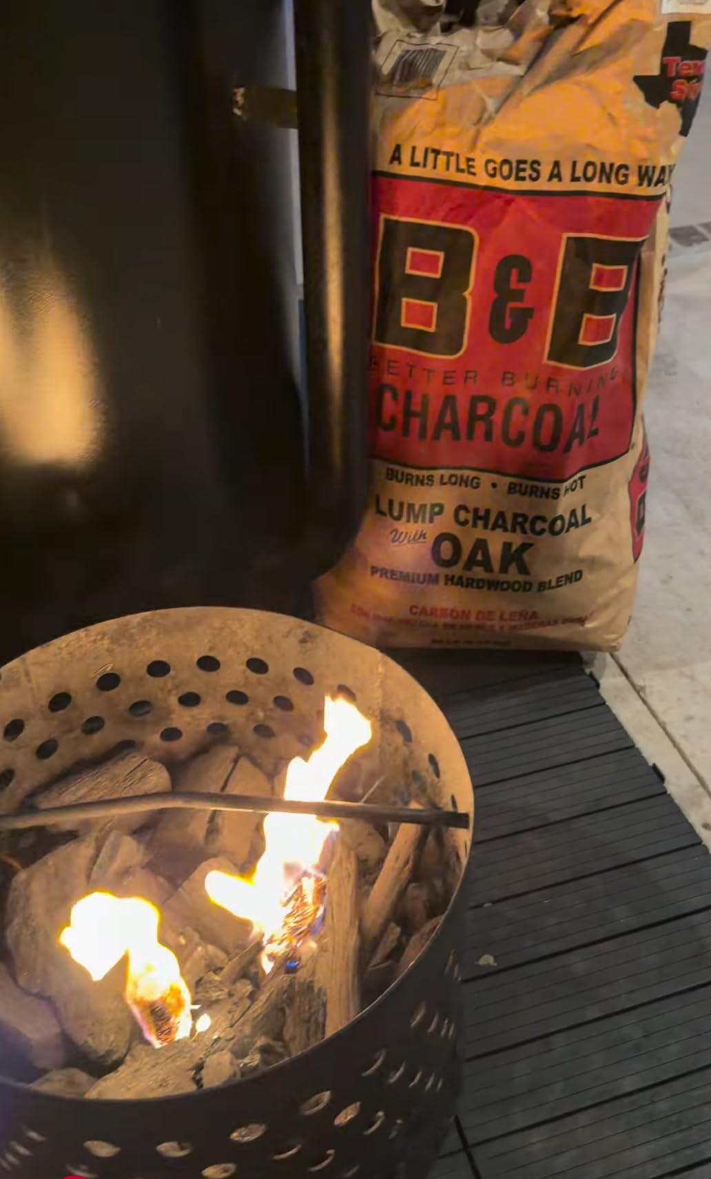 20 lb Oak Lump Charcoal BBQ Bundle with Firestart Cubes, Beef Rub & Grill Matches V985