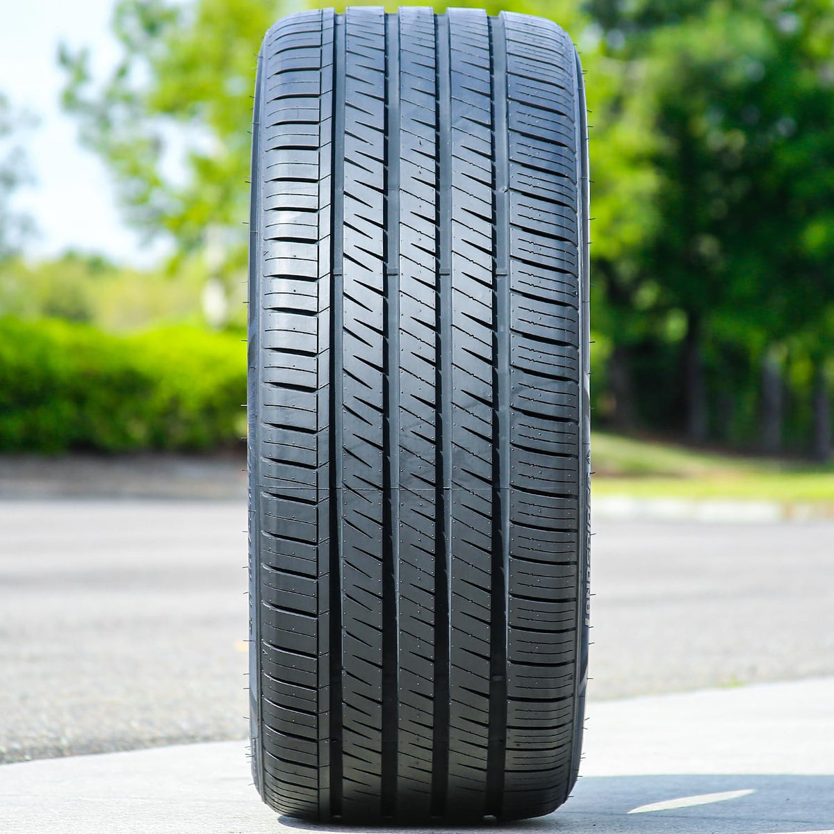 235/40ZR19 96W XL All Season Passenger Tire M33431